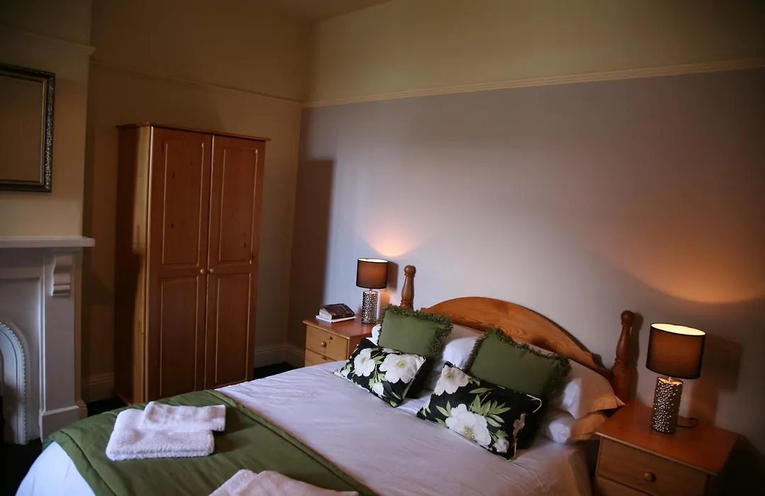 Gillygate Guest House-1
