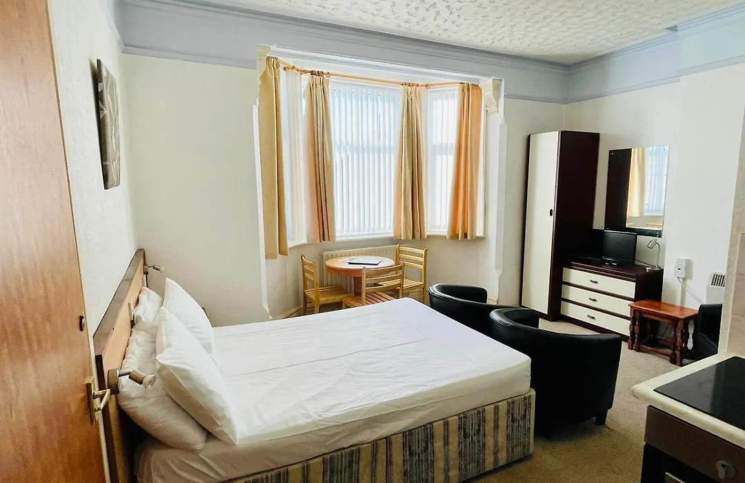 Lyndene Holiday Apartments-1