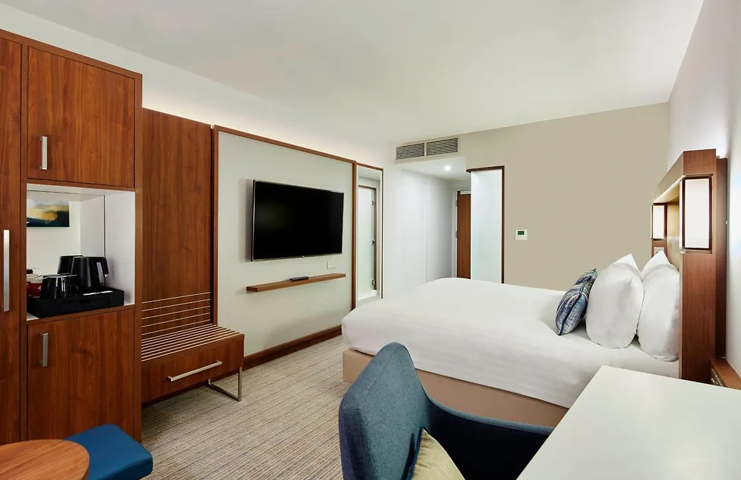 Courtyard By Marriott Luton Airport-1