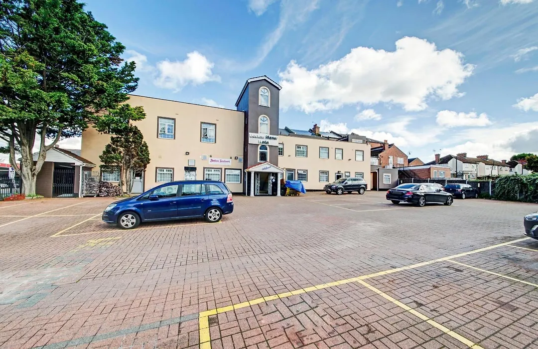 Oyo Bostons Manor Hotel, Hanwell London-1