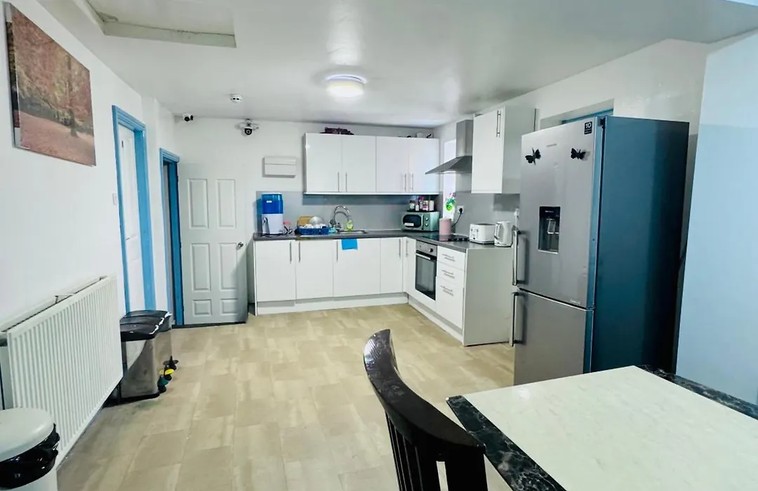 Unique Private Rooms - Bolton Central, Free Parking-1