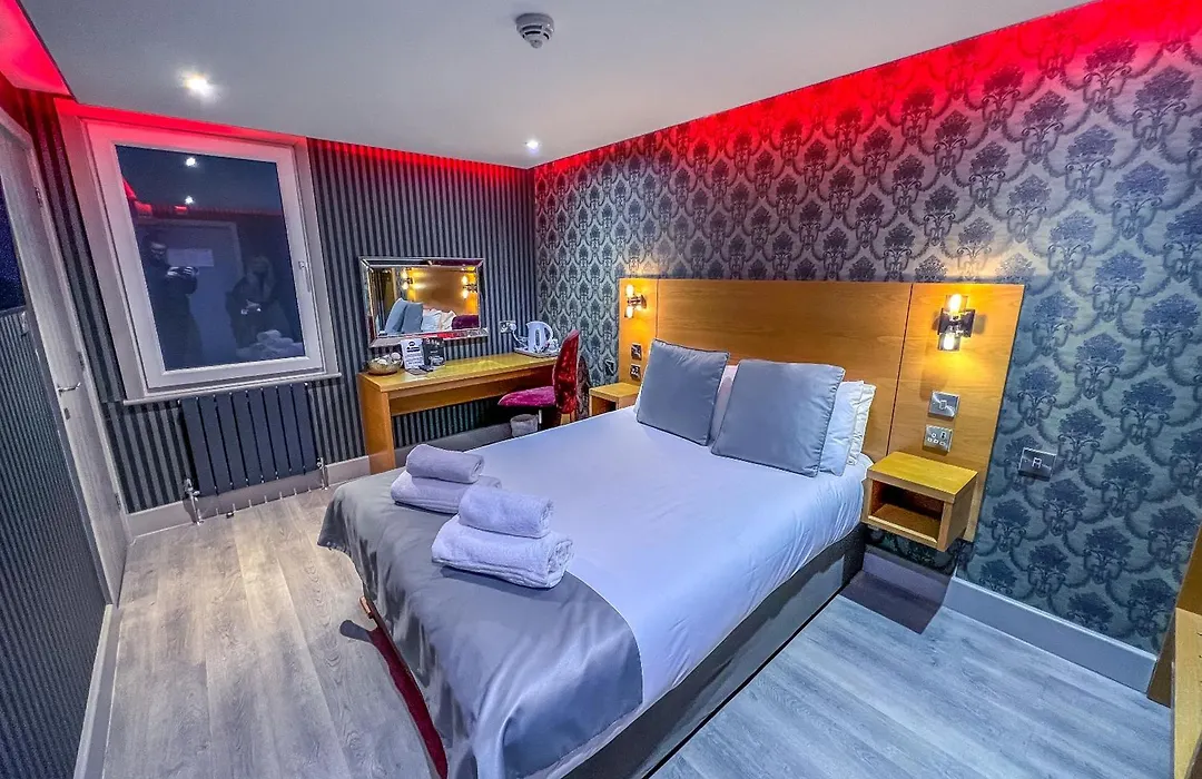 Quayside Hotel & Bar-1