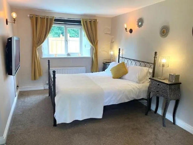 Cotswold Merrymouth Inn-1