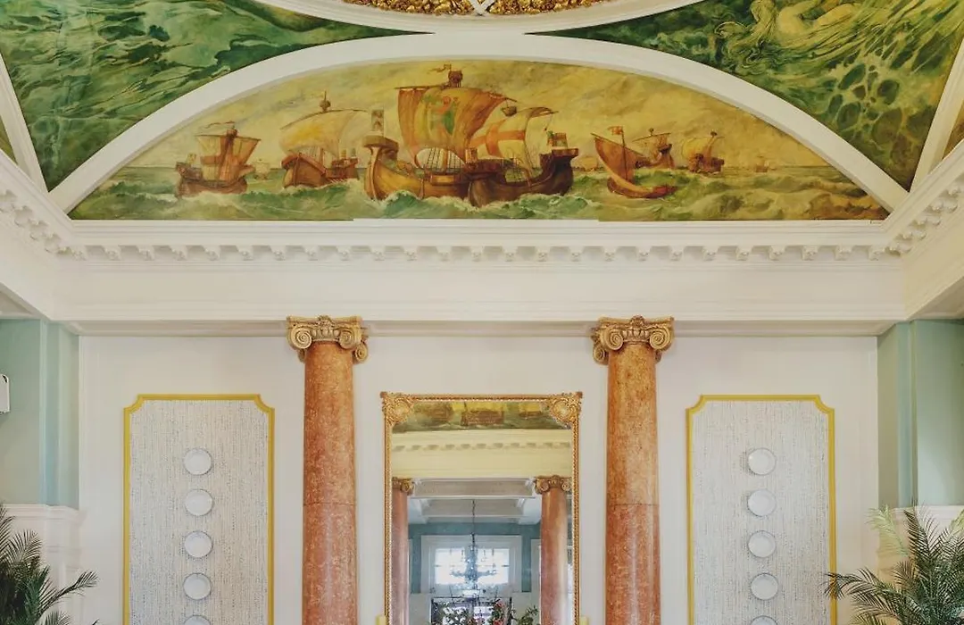 The Queens Hotel-1