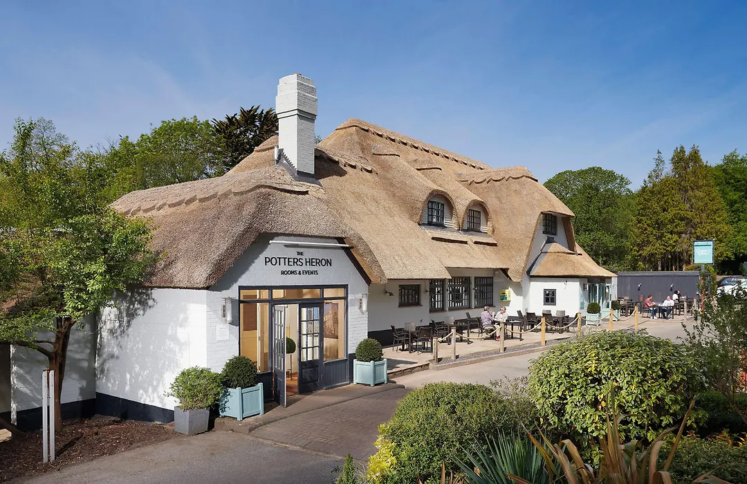 The Potters Heron - A Heartwood Inn-1