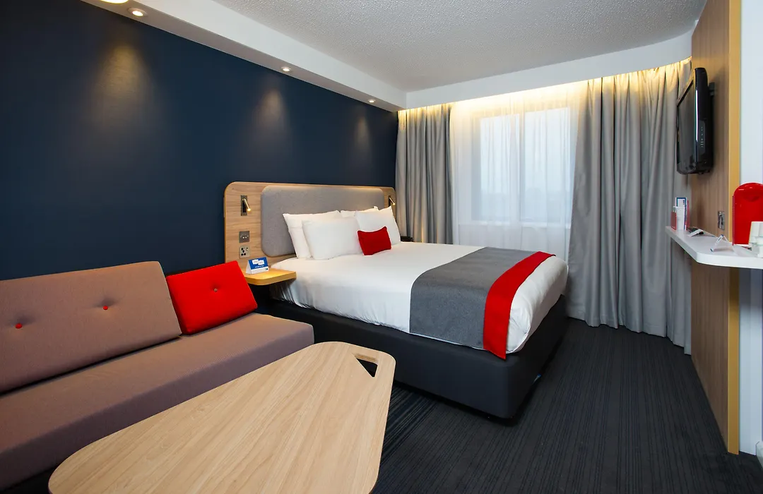 Holiday Inn Express London Luton Airport By Ihg-1