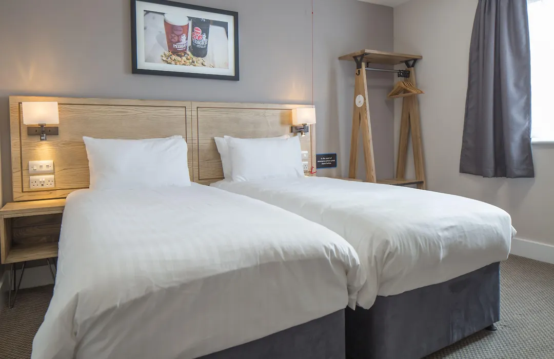 The Raven'S Cliff Lodge By Marston'S Inns-1