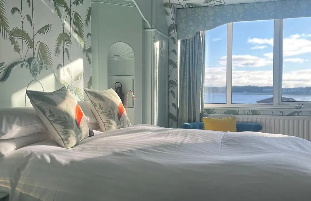 Cairn Bay Lodge-1
