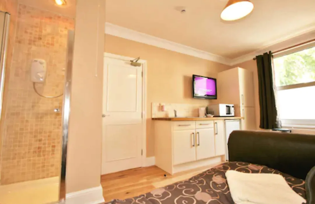Central Studios Gloucester Road By Roomsbooked - Free Parking-1