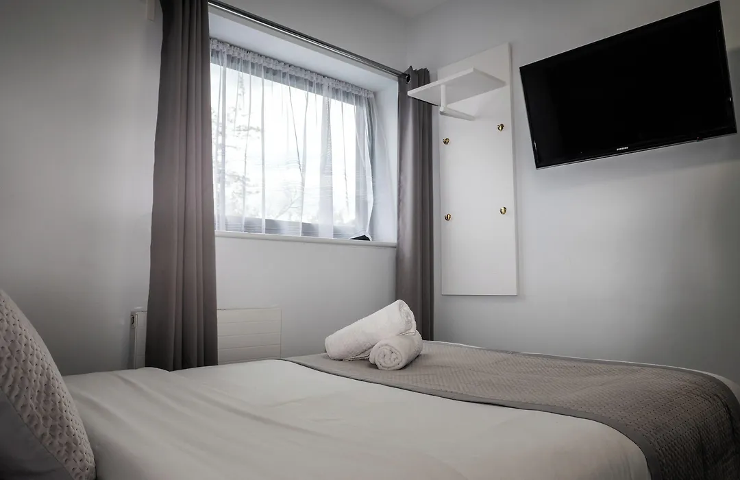 Sky Nights Hotel London Heathrow-1