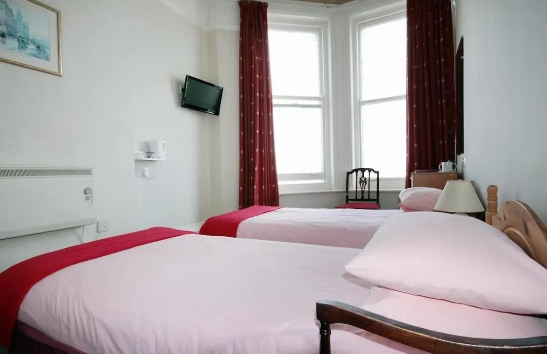 OYO Marine Parade Hotel, Eastbourne Pier-1