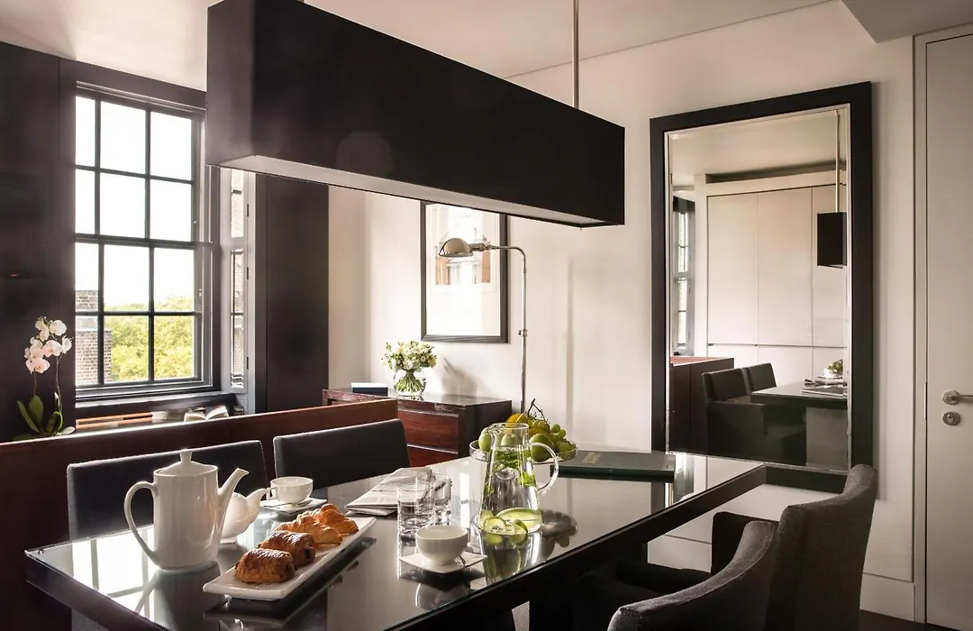 Grosvenor House Suites-1