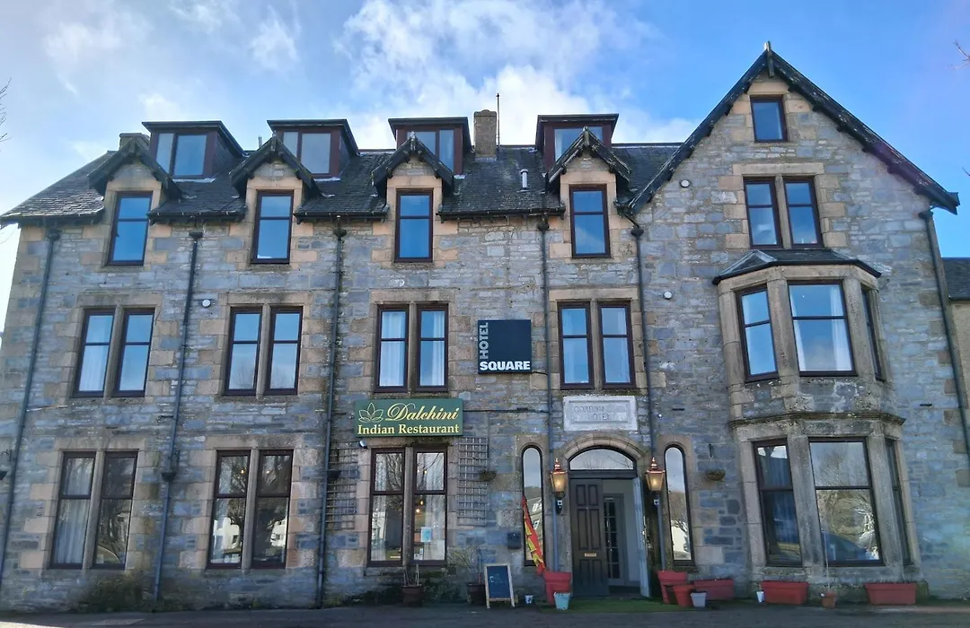 Hotel Square-1