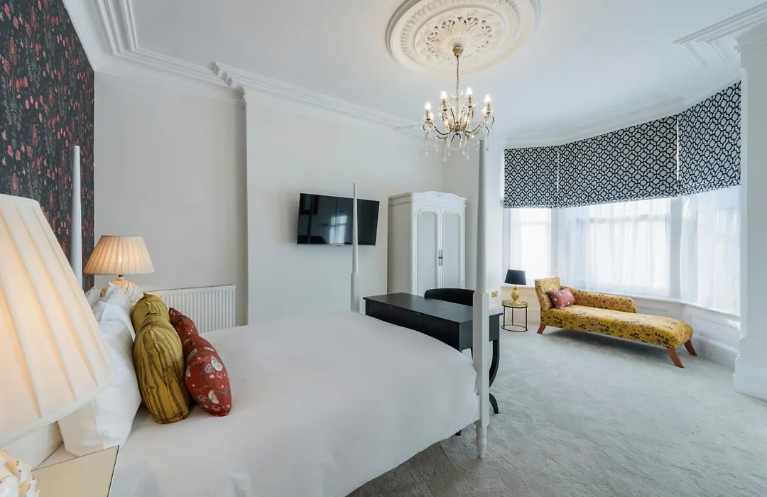 The Clarence Boutique Rooms-1