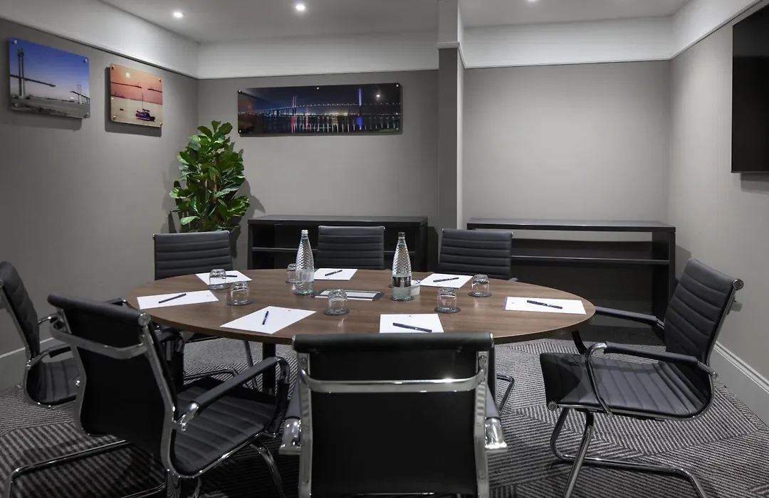 Doubletree By Hilton Dartford Bridge-1