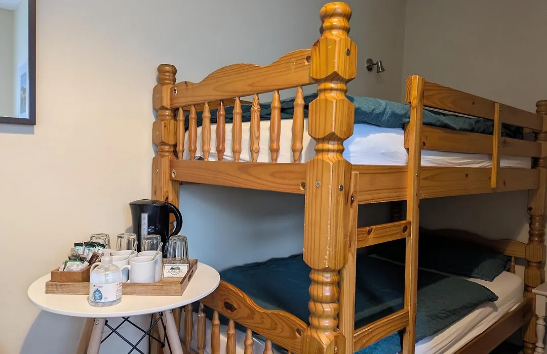 Llangollen Hostel - The Whole Bedroom - Self Catering Facilities-1