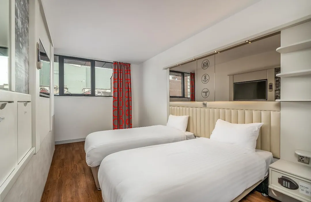 Point A Hotel Glasgow-1