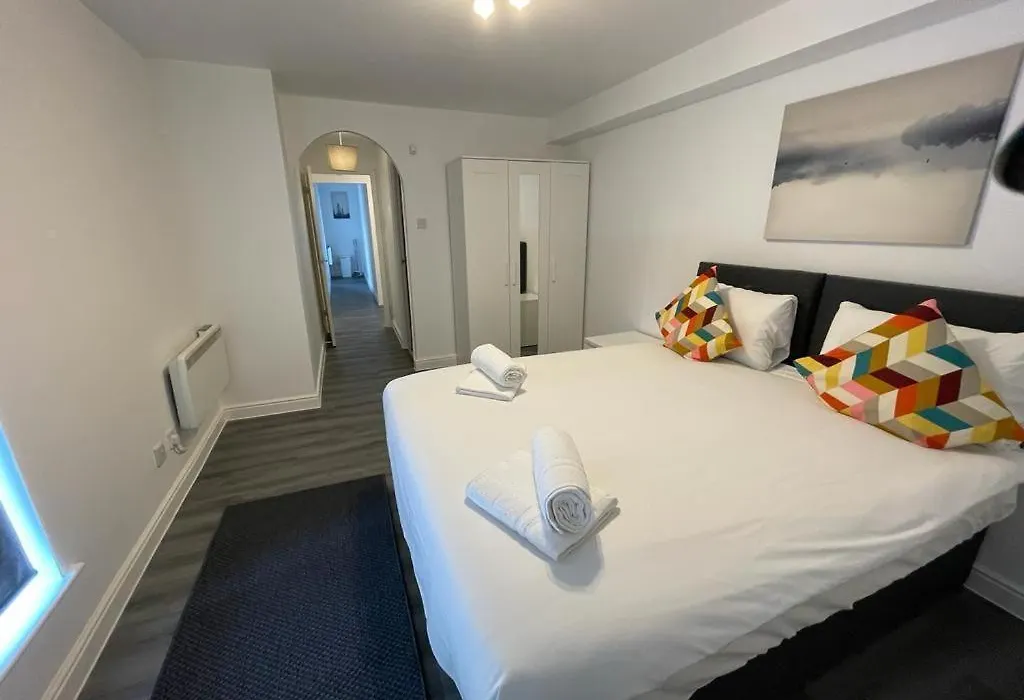 Ilford Grand Hotel-1