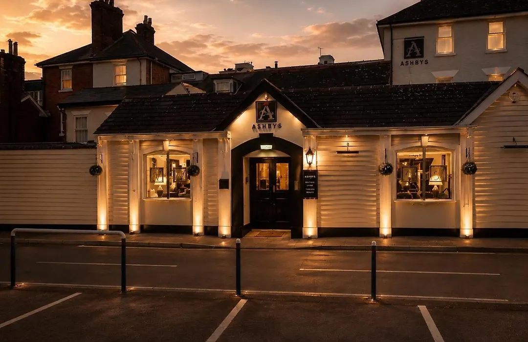 Ashbys Accommodation & Spa Hire-1