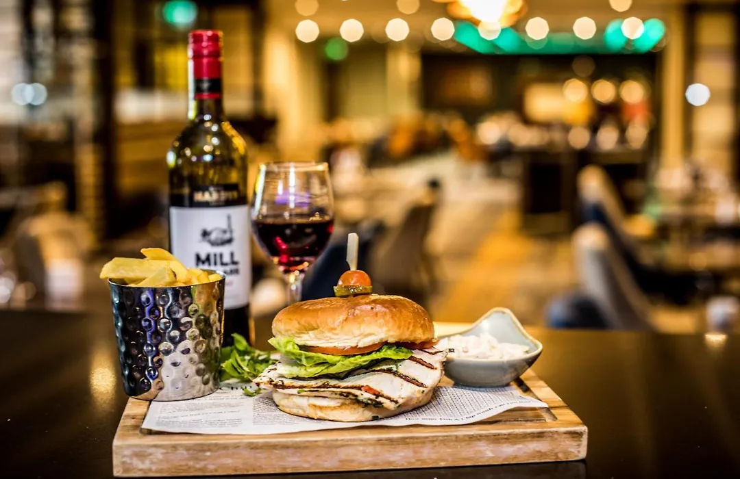 Crowne Plaza London - Gatwick Airport By Ihg-1