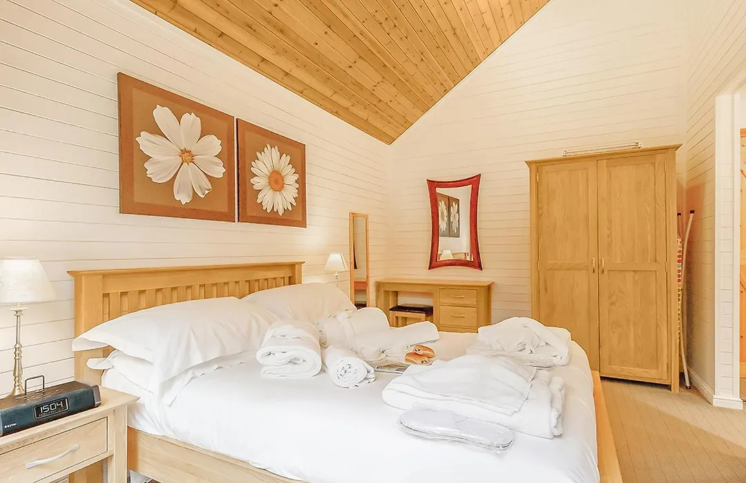 Tilford Woods Lodge Retreat-1