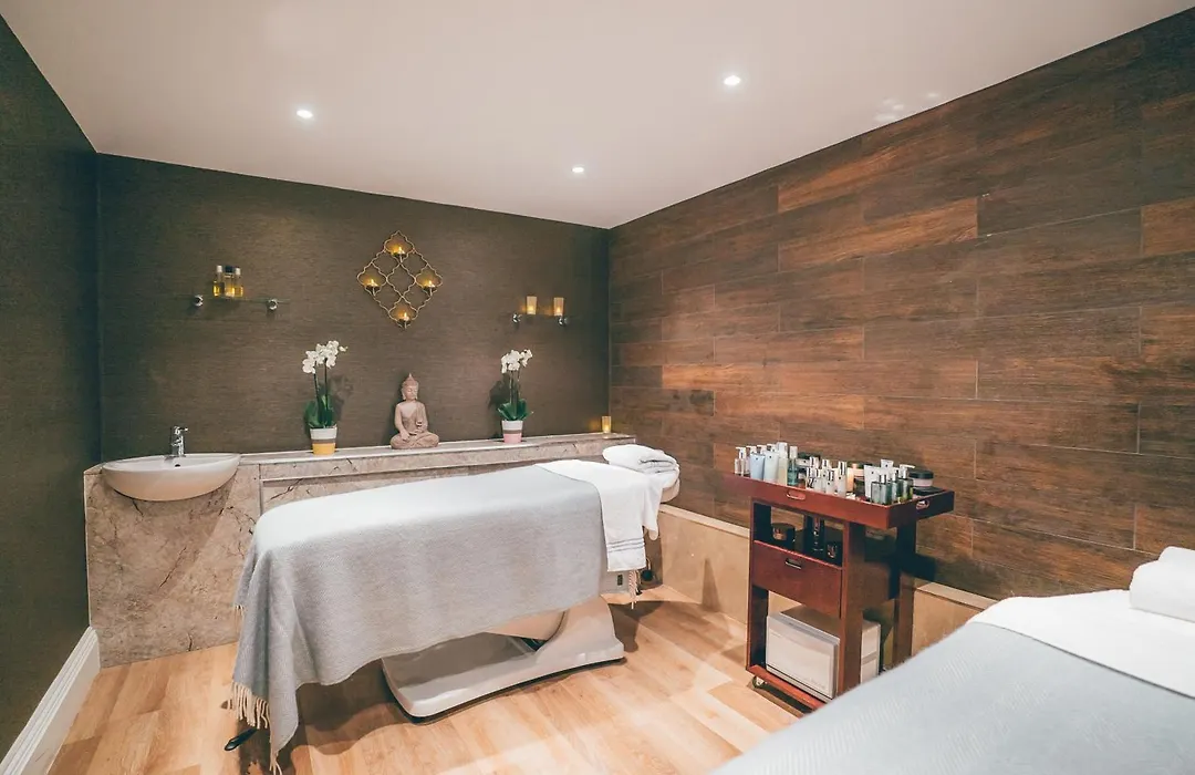 Connaught Lodge-1