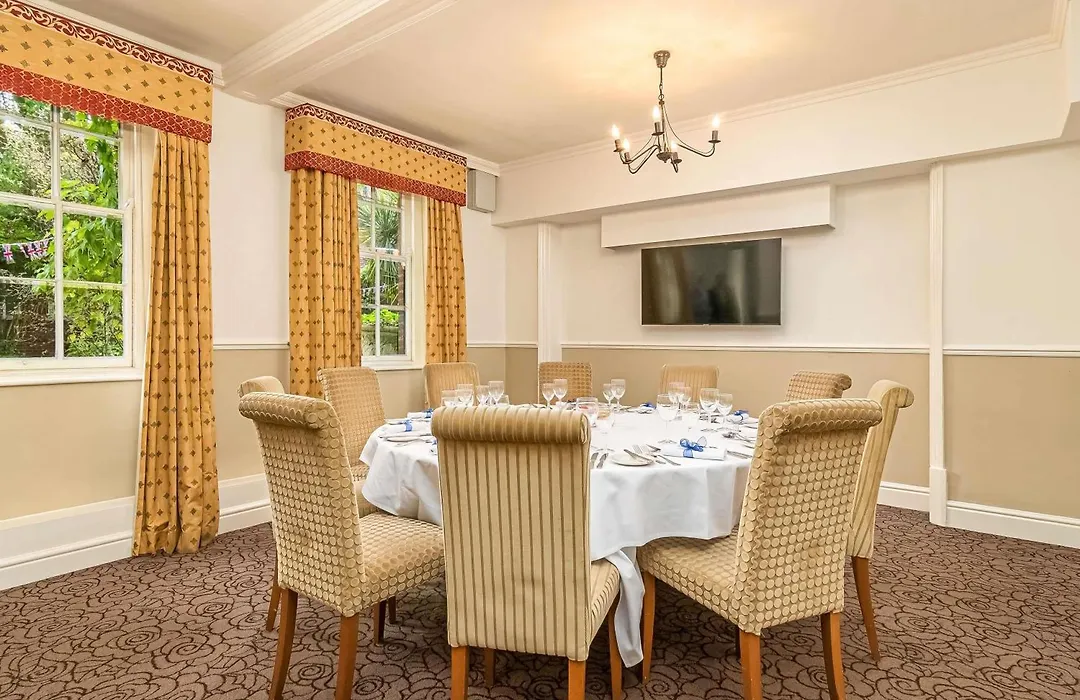 Mercure Salisbury White Hart Hotel & Apartments-1