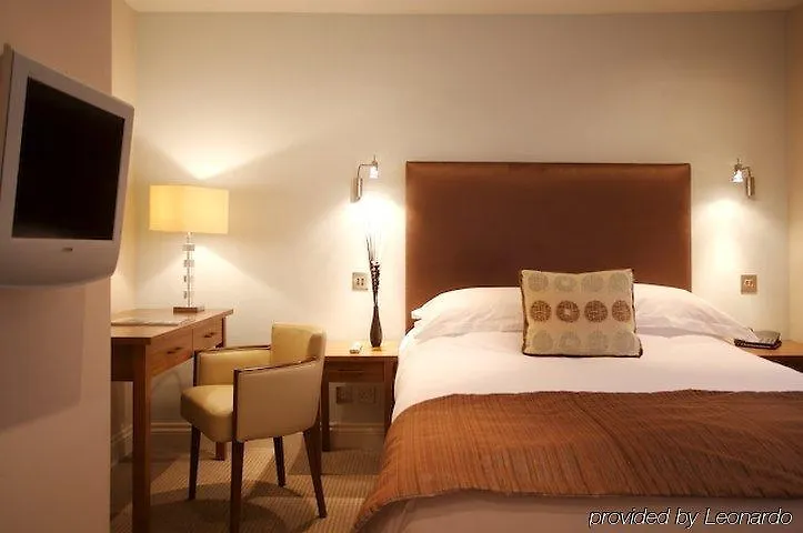 The George Hotel & Monty'S-1