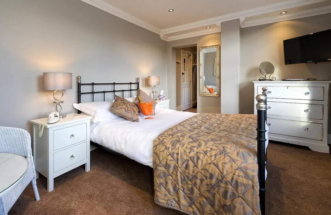 Cheshire Hospitality Ltd Trading As Lennox Lea Studios And Apartments-1