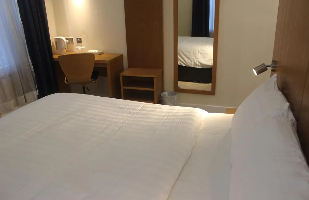Corona Hotel Rotherham Sheffield Meadowhall-1