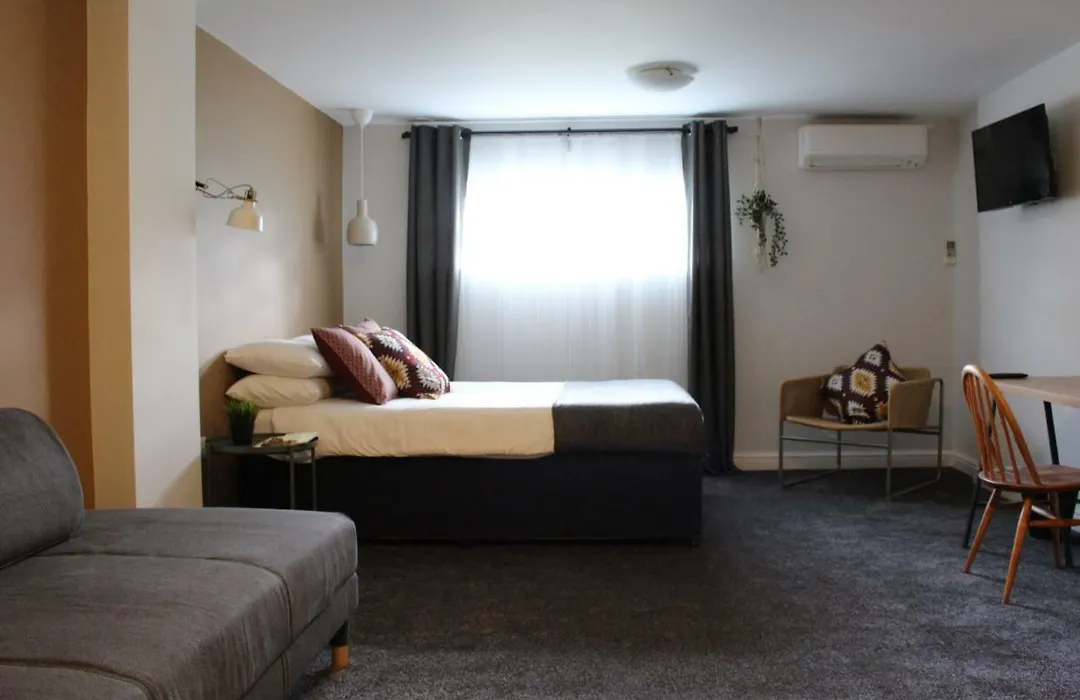 The Town & Country Lodge-1