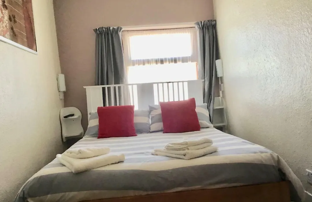 Kirkstall Guest House-1