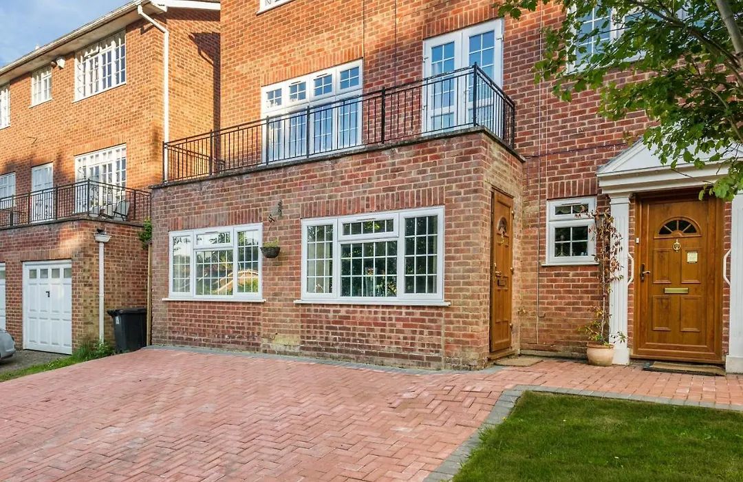 Henley-On-Thames Studio Apartment-1