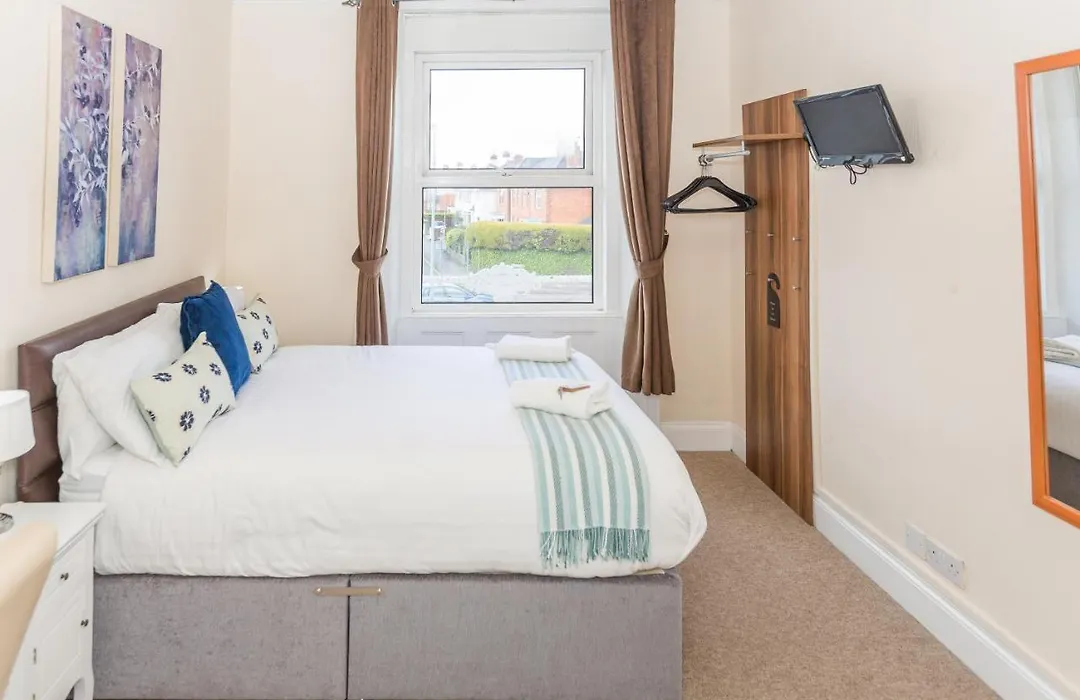 Lowdens Guest House-1