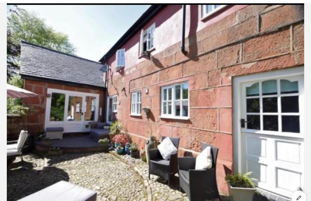 Pear Tree Cottage Courtyard-1