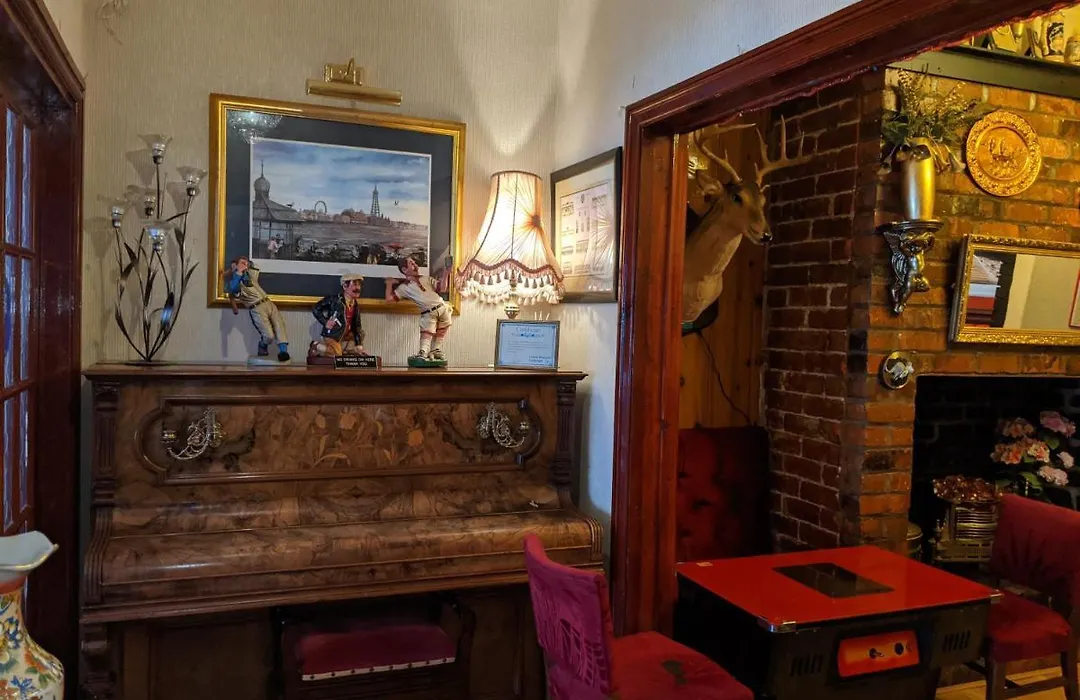 The New Guilderoy Hotel-1