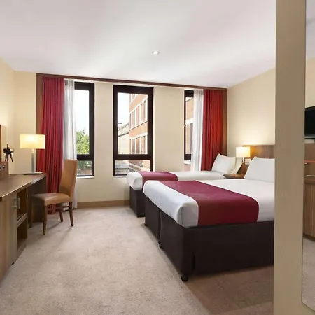 Ramada Hounslow - Heathrow East-3