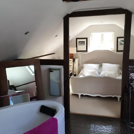 Castle Mill Bed And Breakfast Dorking-3