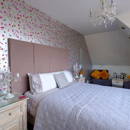 Robertsbrook Guest House-2