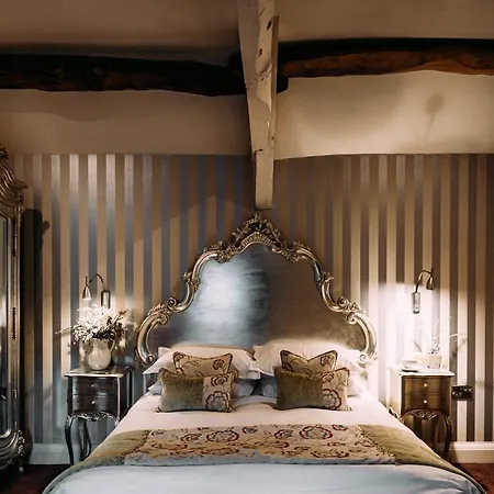 The Royal Hotel-2