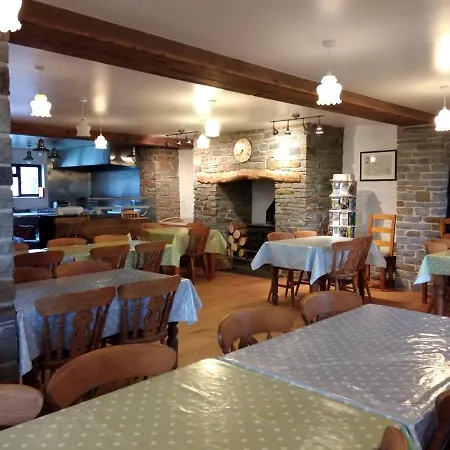 Alltyfyrddin Farm Guest House At The Merlin'S Hill Centre-3