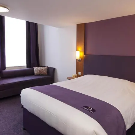 Premier Inn London Ealing-3