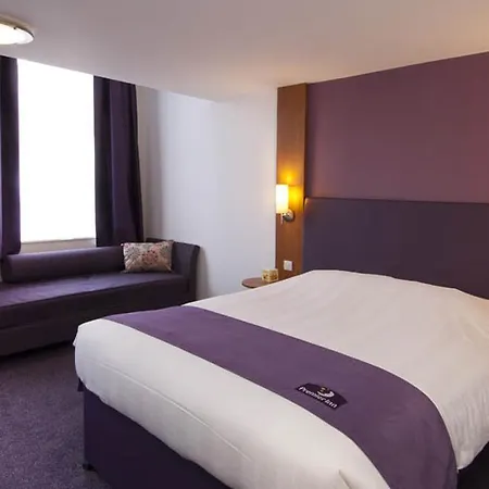 Premier Inn Edinburgh Central-3