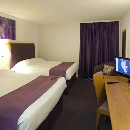 Premier Inn London Heathrow Airport T2 & T3 - Bath Road-2