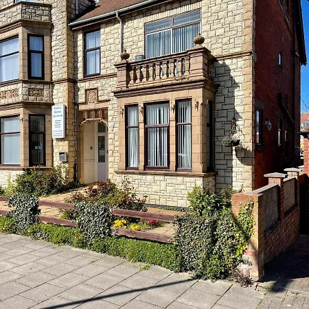 Lyndene Holiday Apartments-3