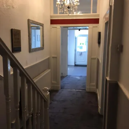 Myroomz Seaview Hotel-3