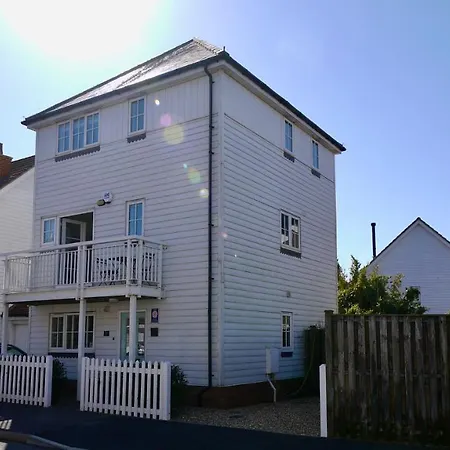 The Salty Dog Holiday Cottage, Camber Sands-2