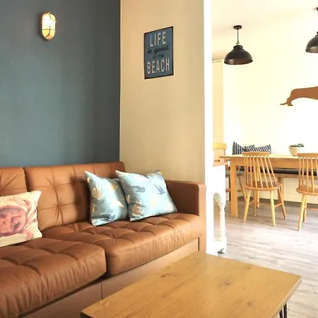 The Salty Dog Holiday Cottage, Camber Sands-3