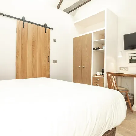 Pentonbridge Inn - Restaurant With Rooms-3