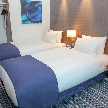 Holiday Inn Express London Heathrow T5 By Ihg-3